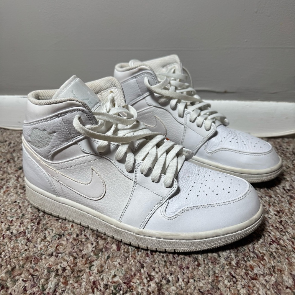 Mens Size 9.5 - Nike Air Jordan 1 Mid 'Triple White' Shoes White 554724-136